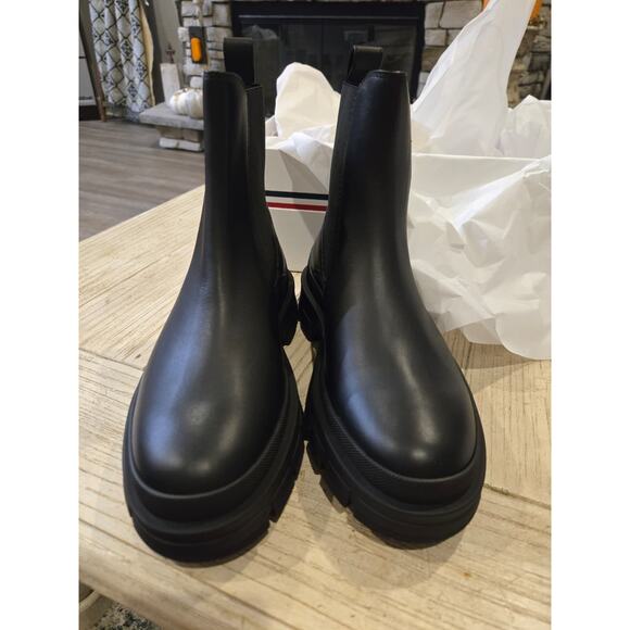 Moncler Hevea Chelsea Boots Black Leather Slip On Size EU 37.5 Ankle NIB 990 - Picture 2 of 6